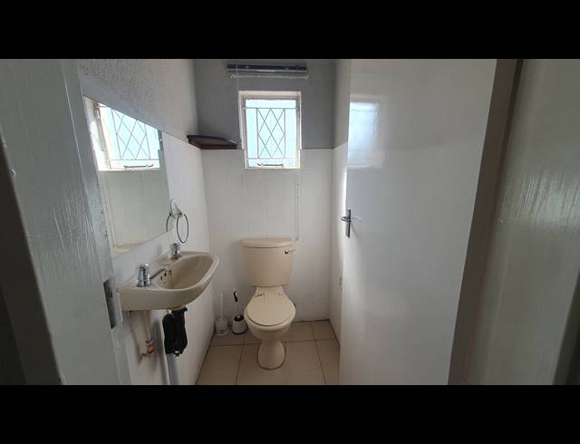 3 BEDROOM FREEHOLD FOR SALE IN BRACKENDOWNS